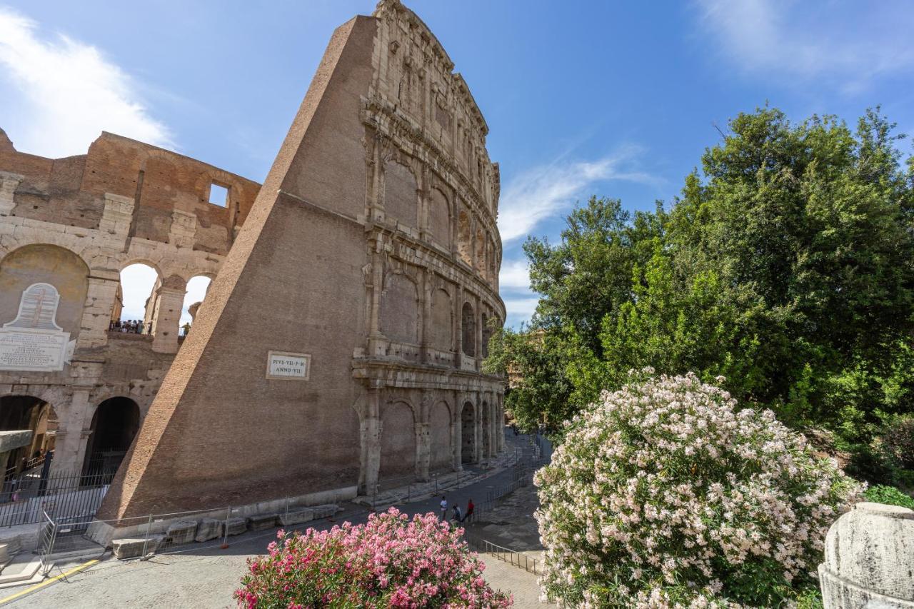 Colosseo Luxe Apartment In The Center Of روما المظهر الخارجي الصورة
